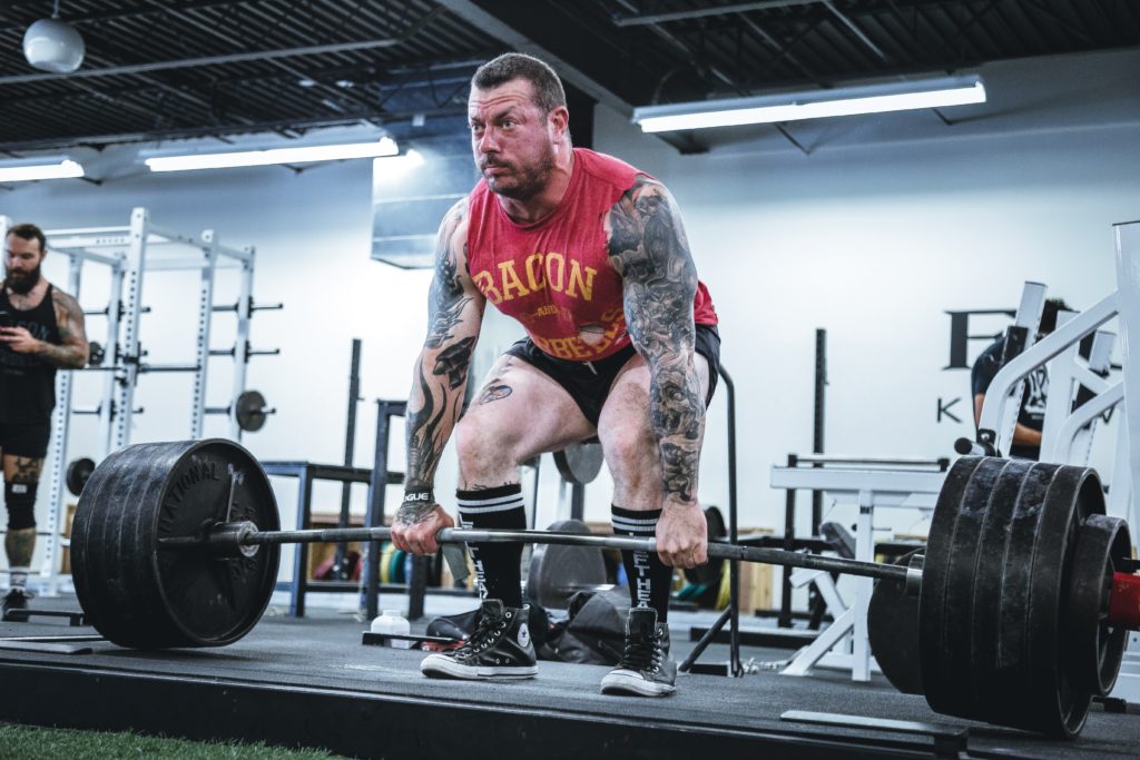 man performing heavy duty deadlifts that can lead to injury