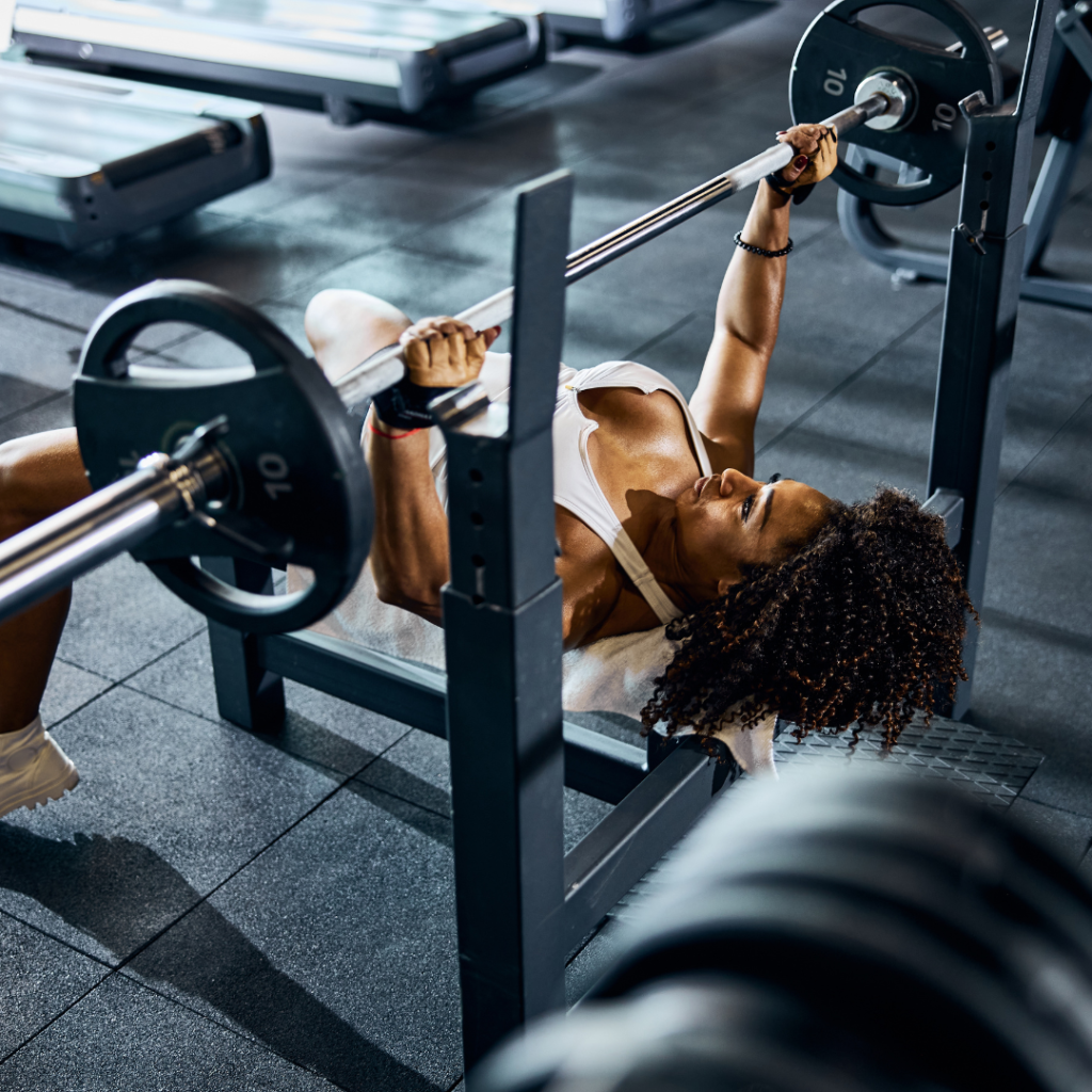 woman bench pressing- how much should you be able to bench press